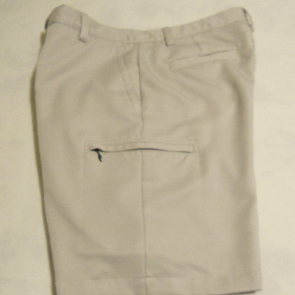 Izod Tan Golf Shorts 34 Waist 6 Pockets